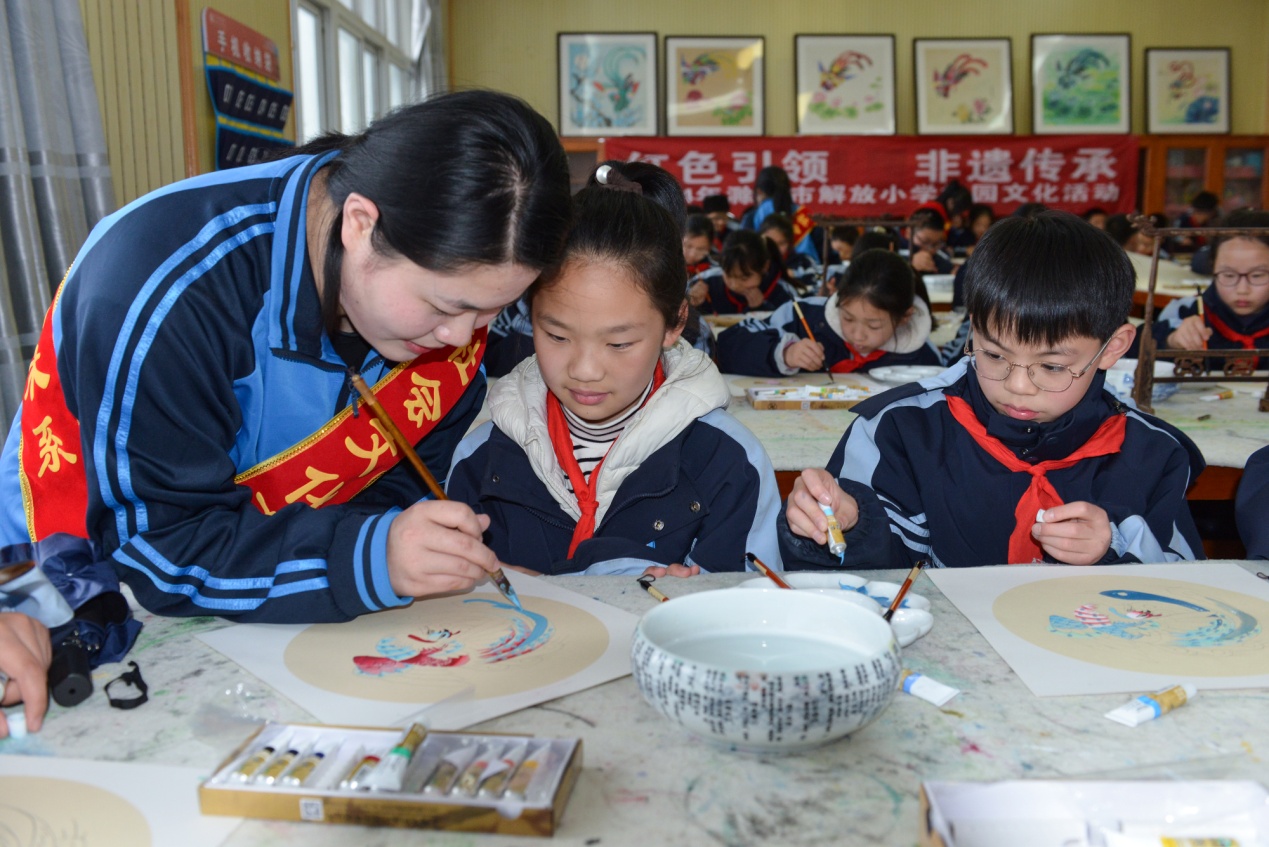 E:\非遗文化\图片材料\27日解放小学参观\DSC_2548。。.jpg