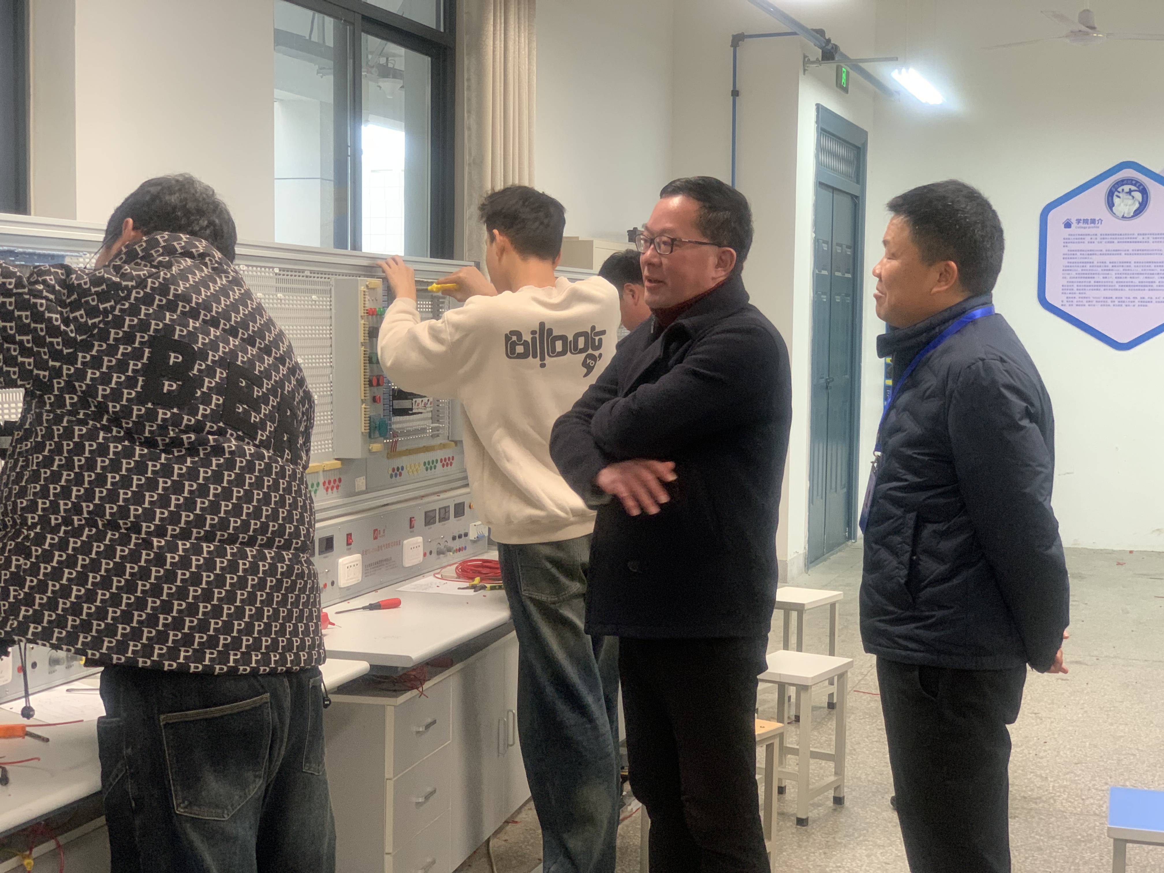 青春闪光须磨砺 技能精湛方有为 ——机电与汽车工程系开展电气综合技能挑战赛活动