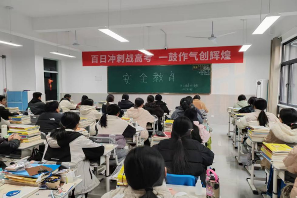 我校2022级对口升学班学生顺利参加升学考试